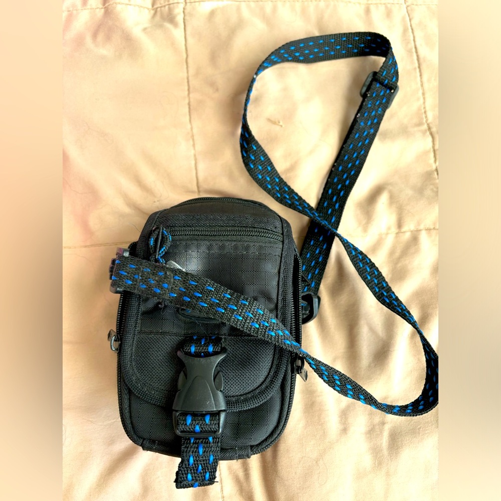 Samsonite camera case. In great use condition. Lots of pockets all zippers work.